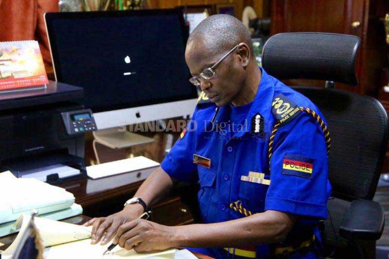 Hiccups mar rollout of new police outfit