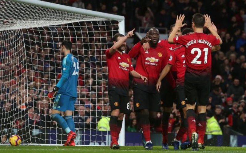 Manchester United look to go fourth with win at Fulham