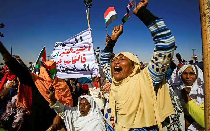 Sudan braces for military announcement after anti-Bashir protests
