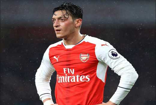Why Ozil should be worried about his future after Emery’s message to players