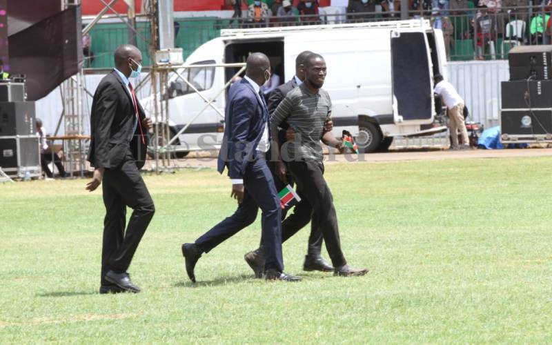 Man whisked away after attempting to disrupt Uhuru’s speech