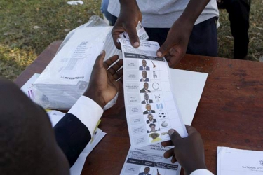 Ugandans start voting amid long delays