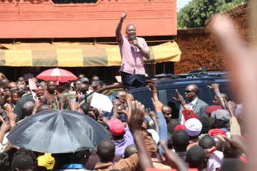 Uhuru pleads with supporters to register as voters