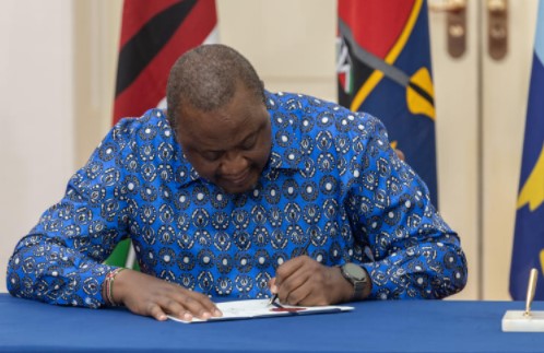 Presiden Uhuru menandatangani RUU Partai Politik menjadi undang-undang