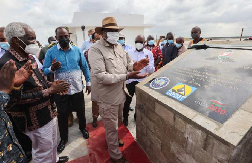 President Uhuru Kenyatta opens Lamu port