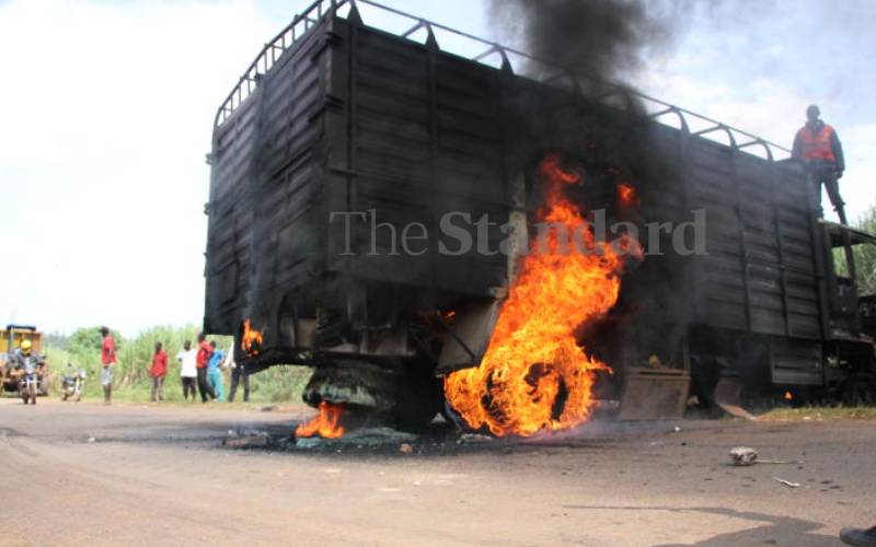 Lorry set ablaze in Awendo, November 2017.