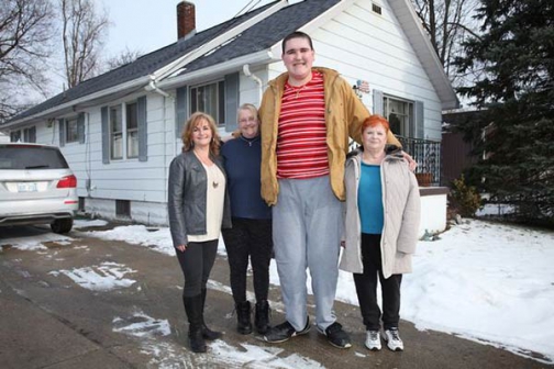 Worlds Tallest Teenager Reaches Record Breaking 7ft 8ins And Hes