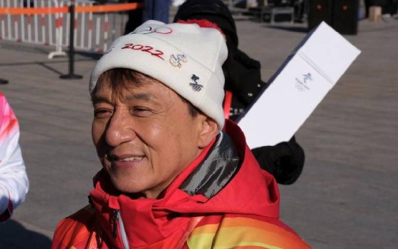 Actor Jackie Chan carries Olympic torch atop Great Wall : The standard Sports