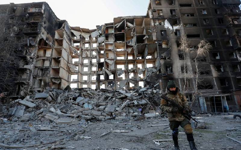 Air raid sirens wail as Ukraine hopes for ceasefire from peace talks