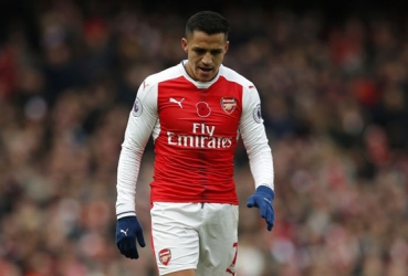 Arsenal receive scare as Alexis Sanchez suffers ankle injury during World Cup qualifier 
