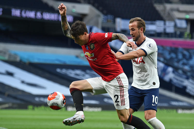 Man United defender Victor Lindelof ‘chases down thief who stole purse from elderly woman’ in Sweden : The standard Sports