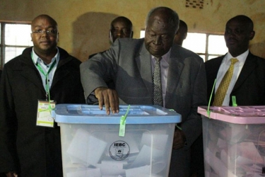 Former President Kibaki voted after polls had closed