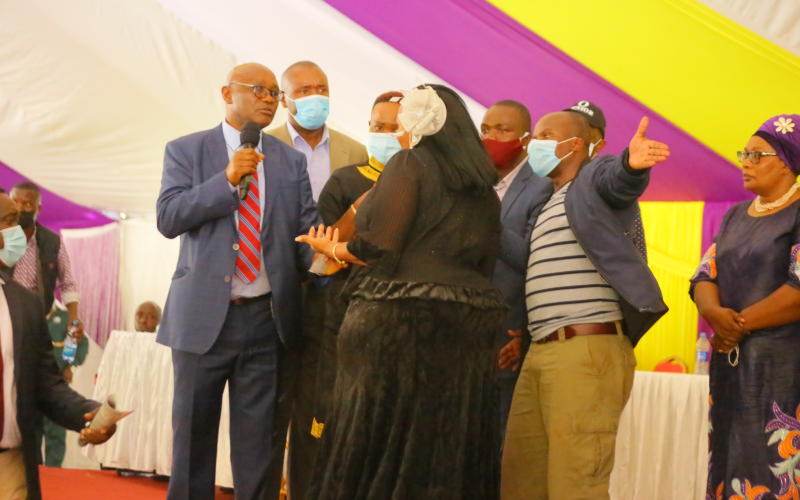 She tries to take the microphone from Kisii Govern