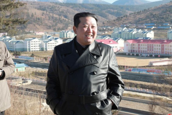Kim N.Korea mengunjungi kota baru dalam tamasya publik pertama dalam lebih dari sebulan