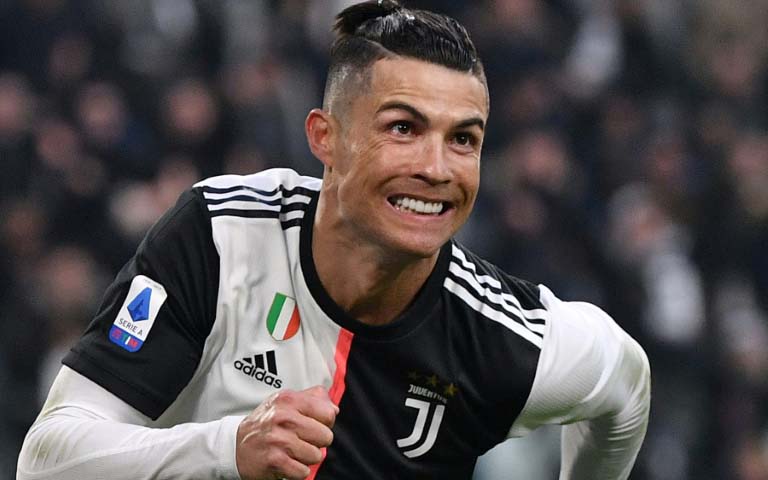 Ronaldo returns to Turin after coronavirus lockdown