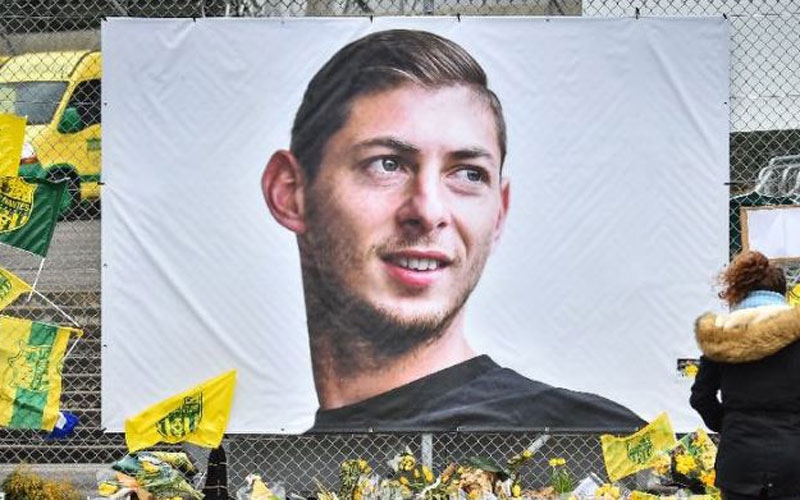 Did Emiliano Sala’s pilot have a license for commercial flights?