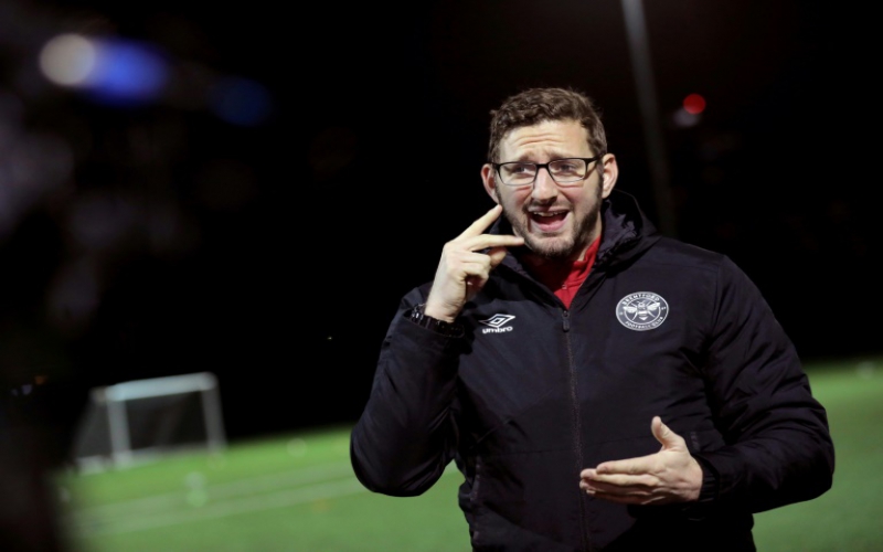 Football coach proves deafness is no hindrance to his career