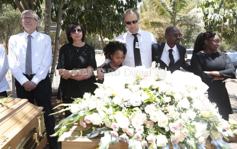 Memorial for mother and son who died in air crash