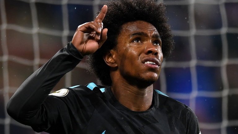 Willian responds to Manchester United transfer links