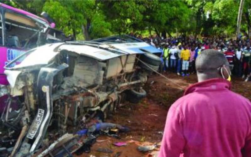 18 killed in two road crashes 