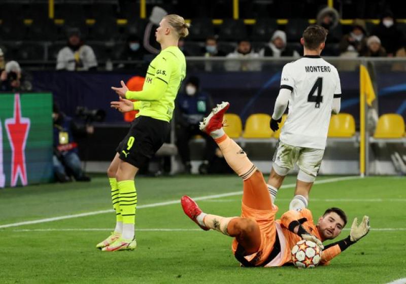 Champions League: Dortmund crush Besiktas with Reus, Haaland doubles