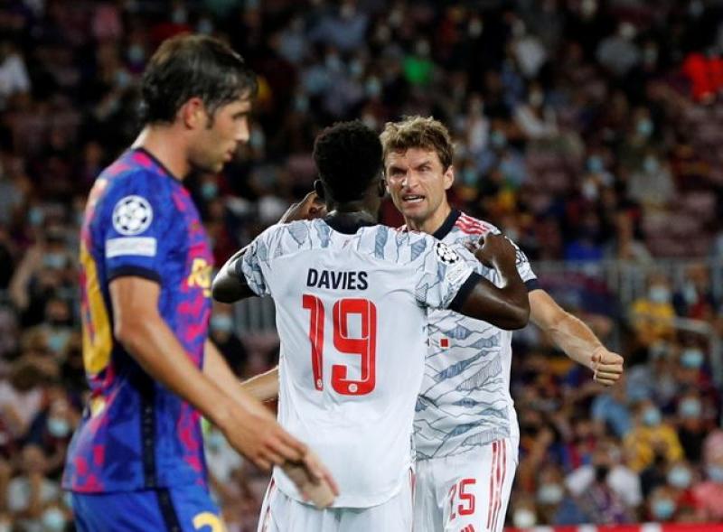 Champions League: Lewandowski, Mueller propel dominant Bayern to easy win at Barca