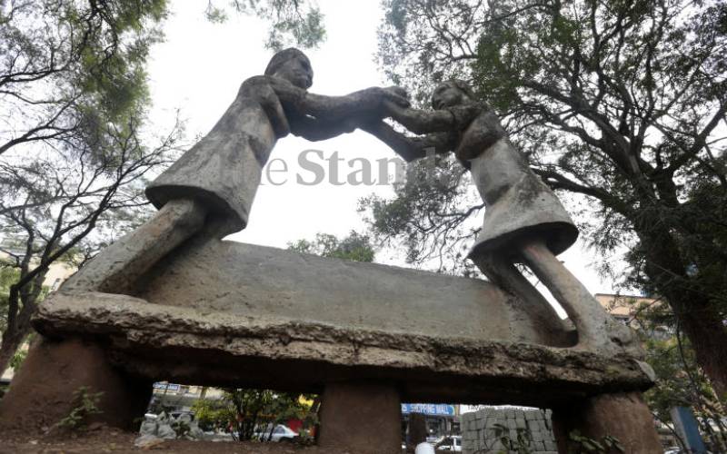 Queen Victoria statue at Jeevanjee Gardens