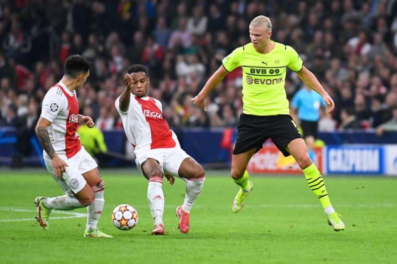 Dominant Ajax beat Dortmund 4-0 in Champions League