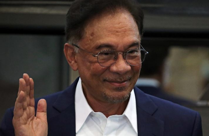 Malaysia opposition leader Anwar says seeking to form new government