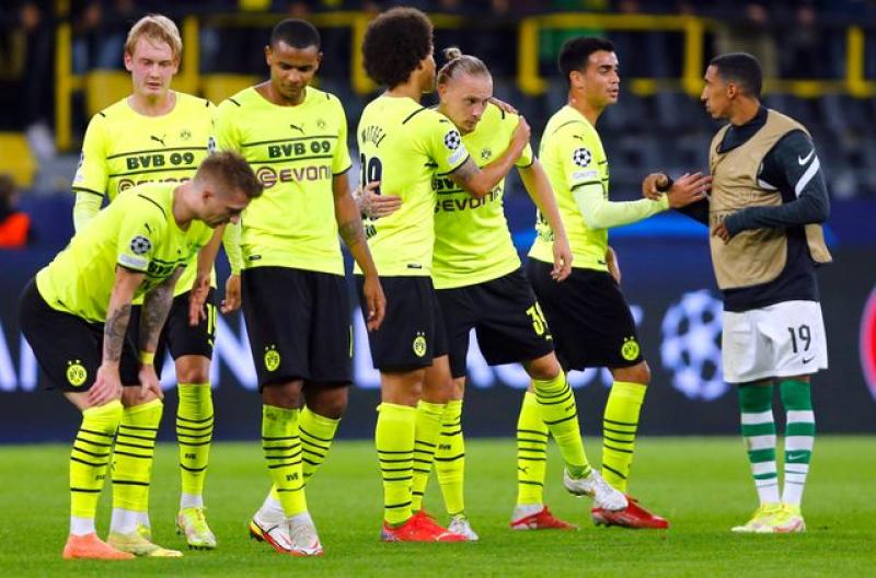 Malen's maiden goal hands Dortmund 1-0 win over Sporting