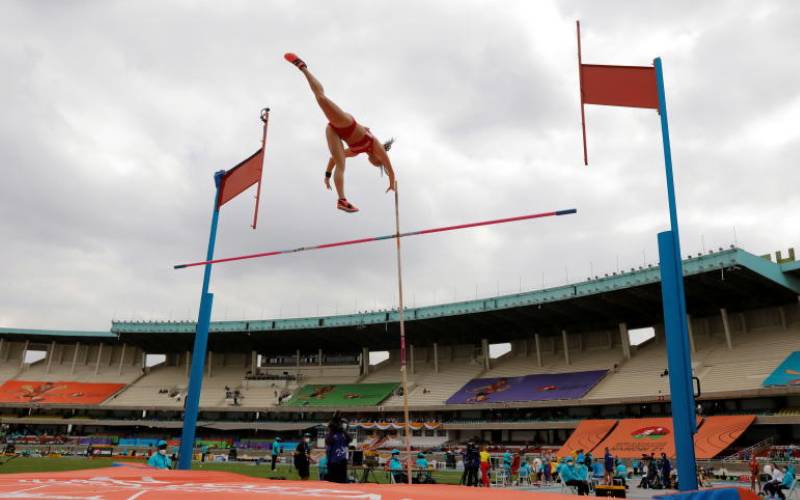 Hungary's Petra Garamvolgyi pole vault jump, final