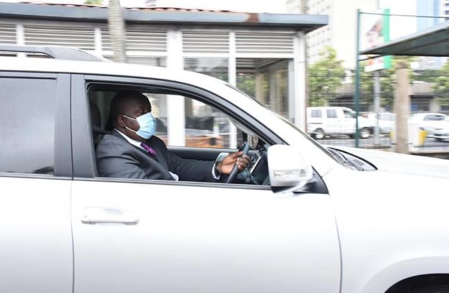 Interior CS Matiang'i drives himself to Parliament
