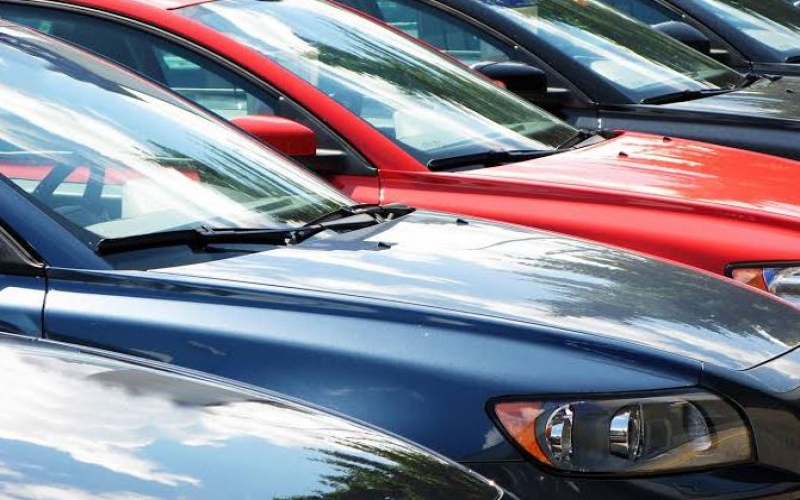 Easing into car dealership