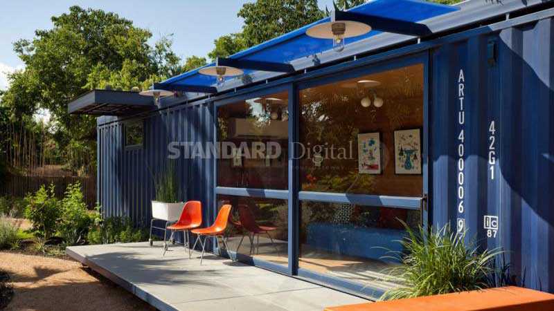 Embracing container housing