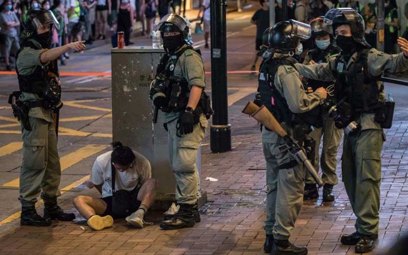 UK offers Hong Kongers citizenship in response to China