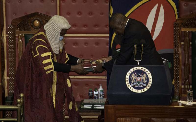 Kenyatta hands three reports to Speaker Muturi.