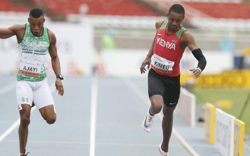 Kimeu (R) and Nigerias Ajayi compete in 400m 