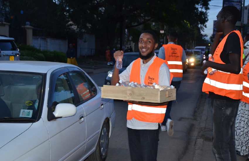Volunteers who hand out free dates and water to fasting motorists