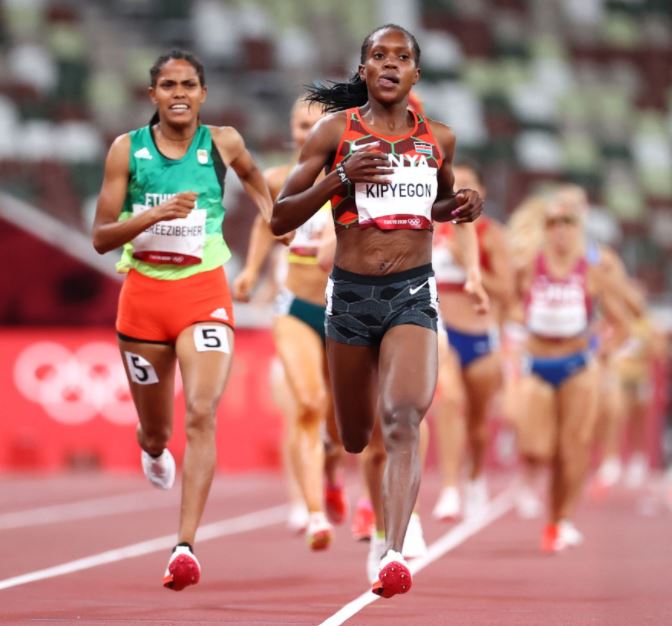 Dutch distance runner Sifan Hassan fell during 1,500m heat — and still  finished first - Punch Newspapers