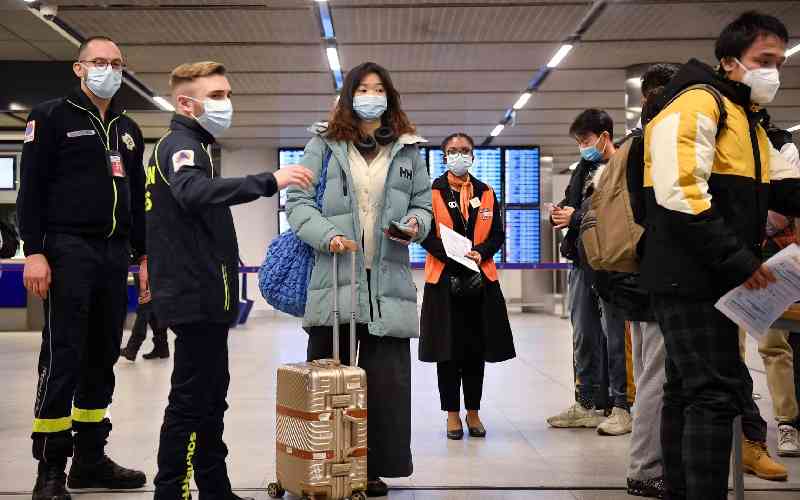 China examina llegadas para detectar síntomas de gripe aviar