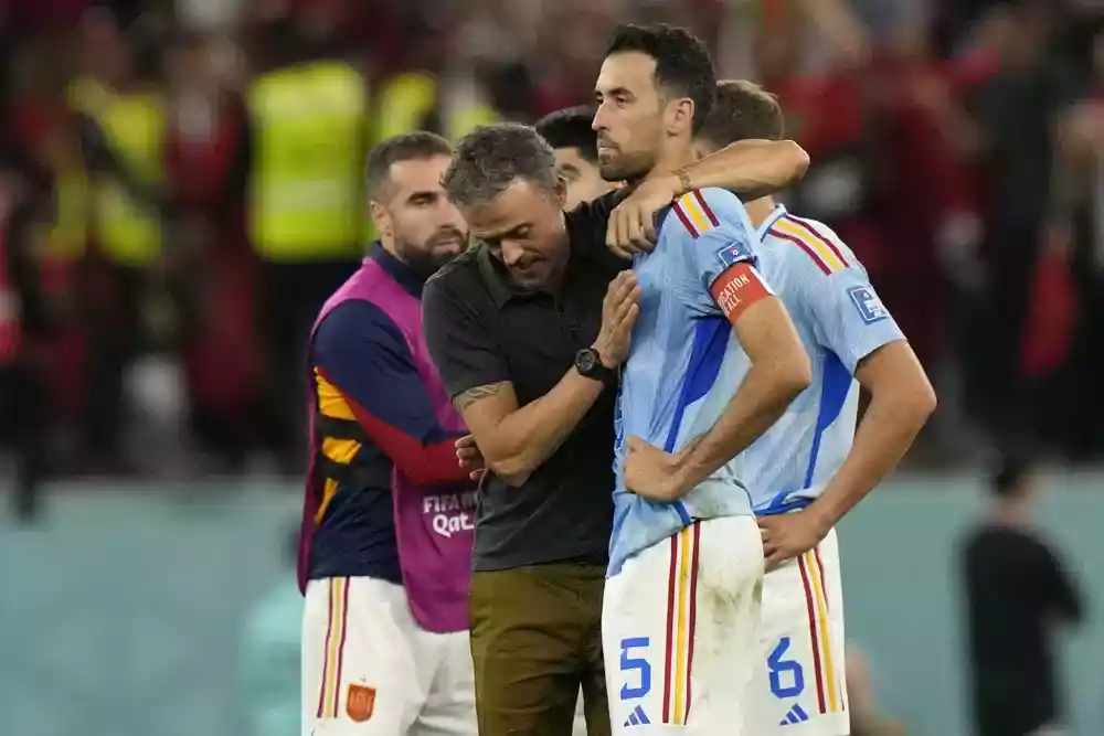 El seleccionador de España, Luis Enrique, dimite tras su sorpresiva eliminación en el Mundial