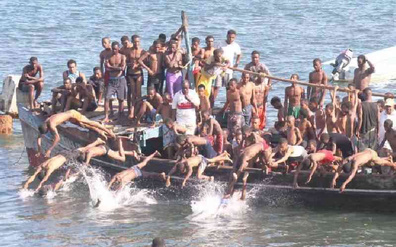 Artistas iluminan la isla mientras se reanuda el festival cultural