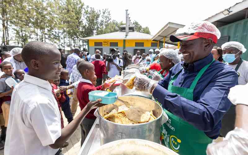 Ruto serving chapati