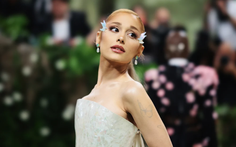 Ariana Grande attacked by fan at Singapore Film Premiere