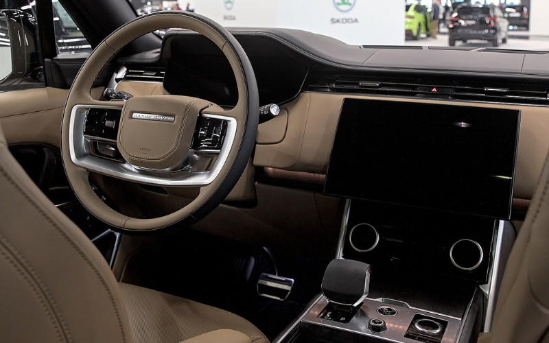 Samia Suluhu's state-of-the-art Range Rover limousine, convoy steal show during swearing-in