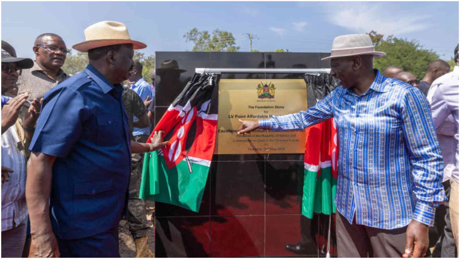 7 photos of Raila Odinga, William Ruto during happy moments