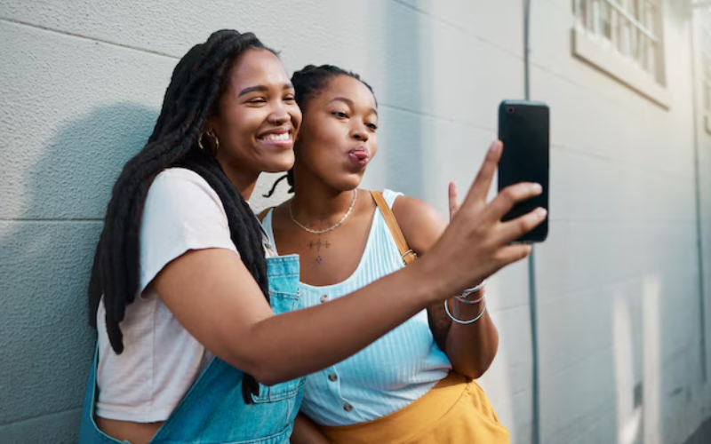 UK to introduce midnight social media curfew for teens aged 16, 17