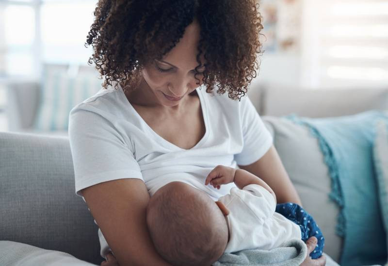 newborn chokes breastfeeding