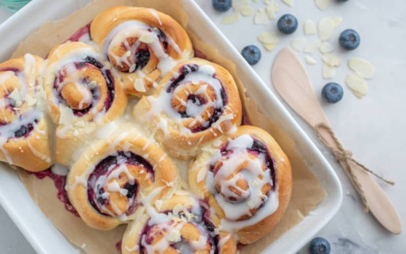 Easy recipe: Blueberry cheesecake cinnamon rolls