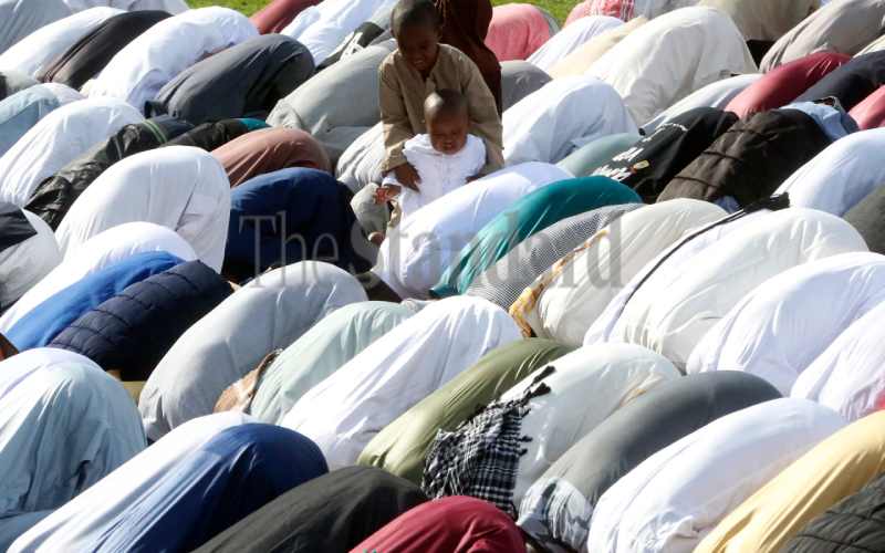 Cómo los musulmanes celebran Eid al-Fitr en todo el país en imágenes